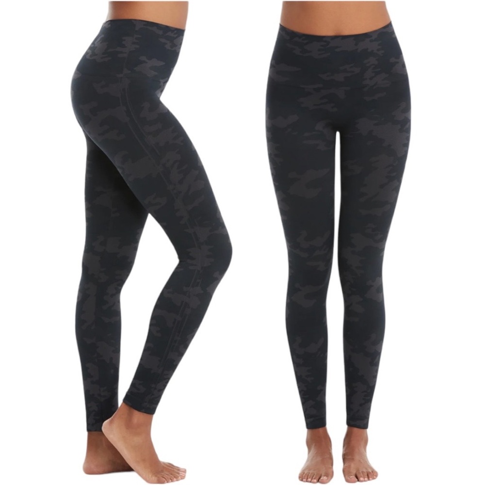 NWT SPANX Look at Me Now Seamless Leggings size M in Black Camo